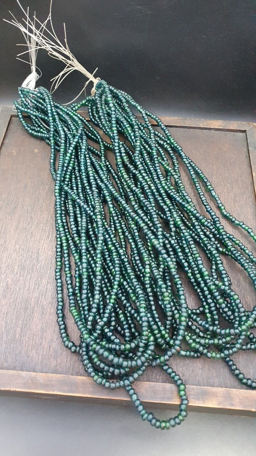Vintage antike kleine grün-blaue Perlen afrikanische Perlen Halskette 4,5 mm – 5,5 mm