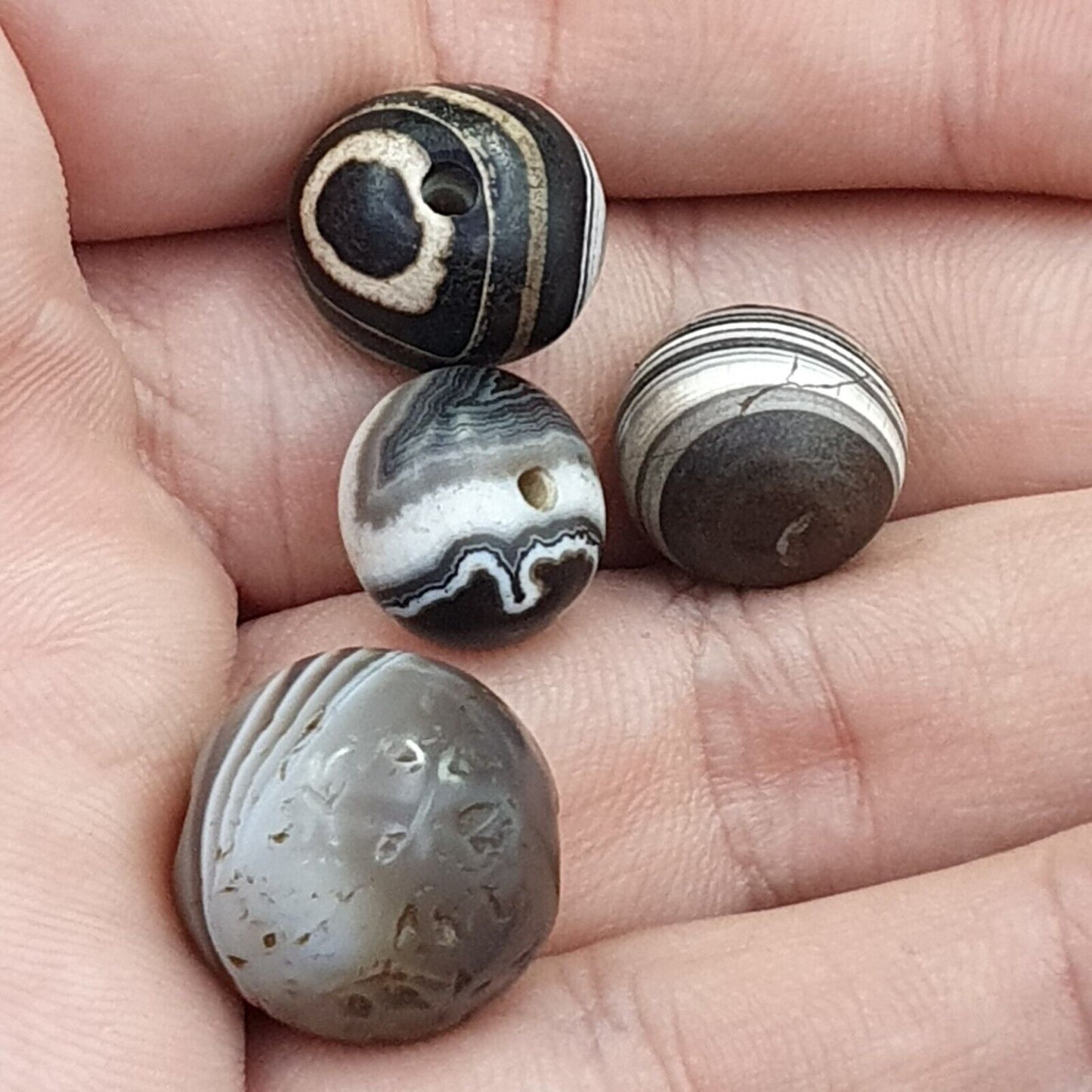 Lot 4Ancient Antique INDO Himalayan Eye Beads Soleimani Banded Achat Beads
