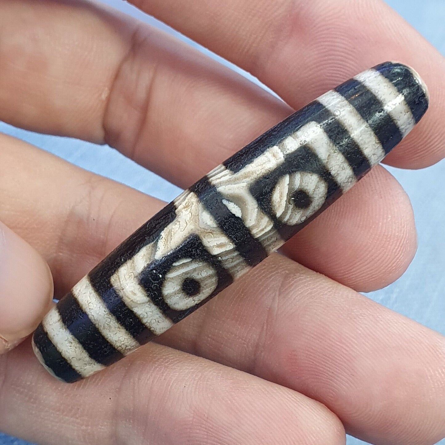 Alter indotibetischer Achat, 4 Kreisaugen in quadratischen Augen, Achatstein, Dzi-Perlenamulett 
