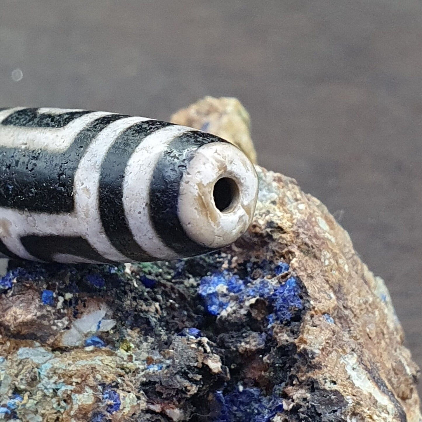 Alter indotibetischer Achat, 4 Kreisaugen in quadratischen Augen, Achatstein, Dzi-Perlenamulett 