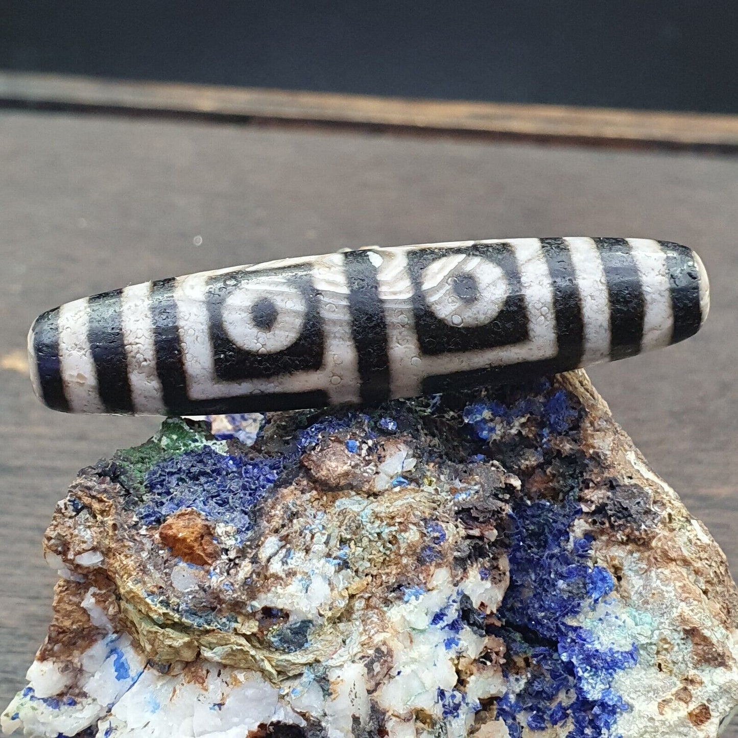 Alter indotibetischer Achat, 4 Kreisaugen in quadratischen Augen, Achatstein, Dzi-Perlenamulett 