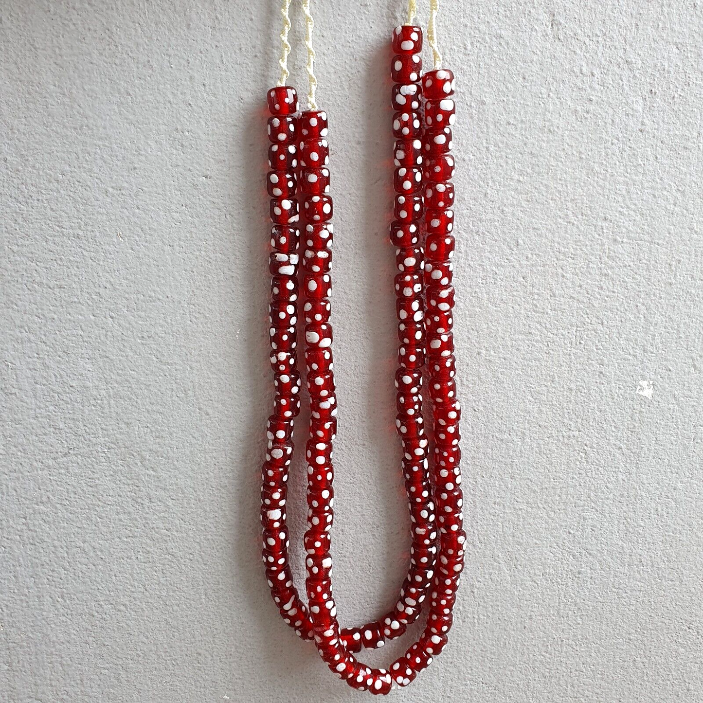 Vintage Red Skunk weiß gepunktete Augen Glasperlen Strang Halskette