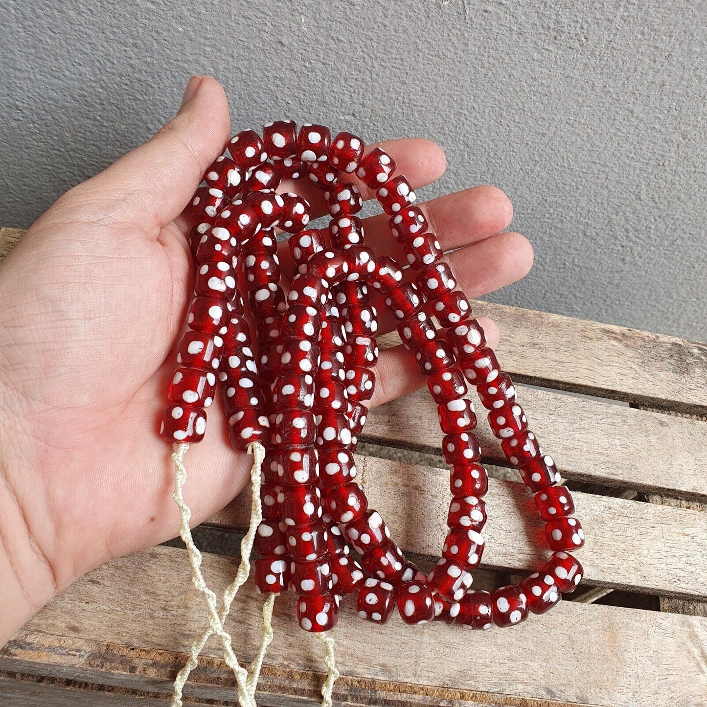 Vintage Red Skunk weiß gepunktete Augen Glasperlen Strang Halskette
