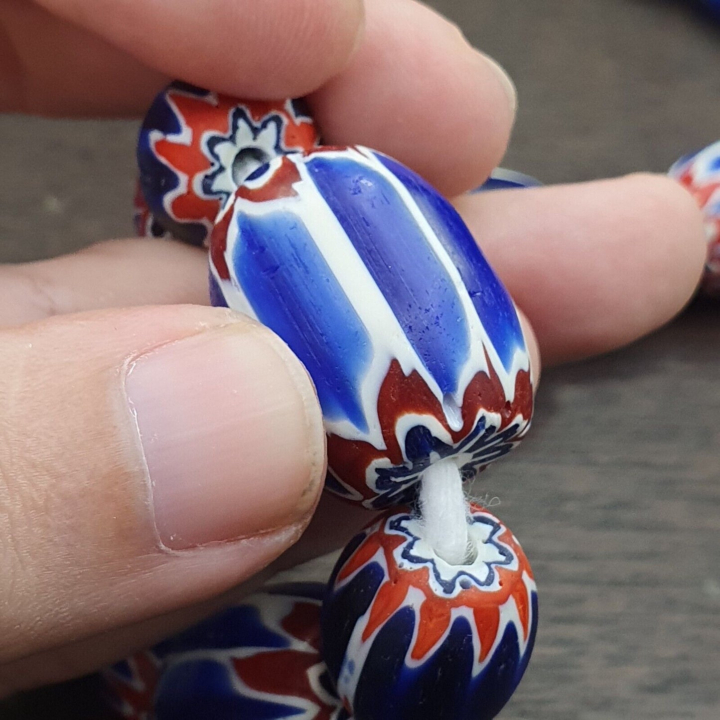 復古威尼斯風格貿易珠藍色 V 形玻璃珠長項鍊