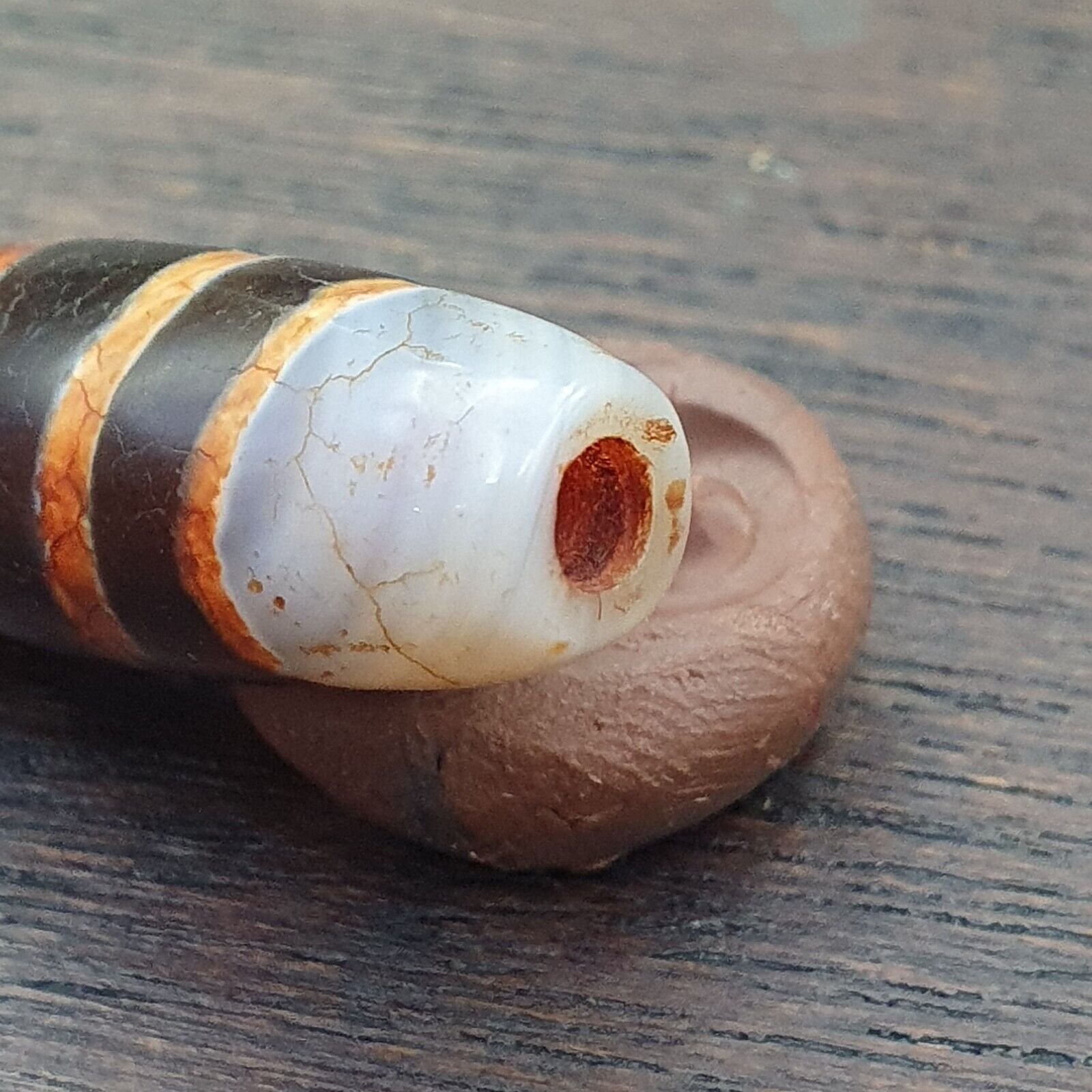 Antique Rusted Tibetan 4 stripes dzi Agate bead old amulet Tibet gzi pendant