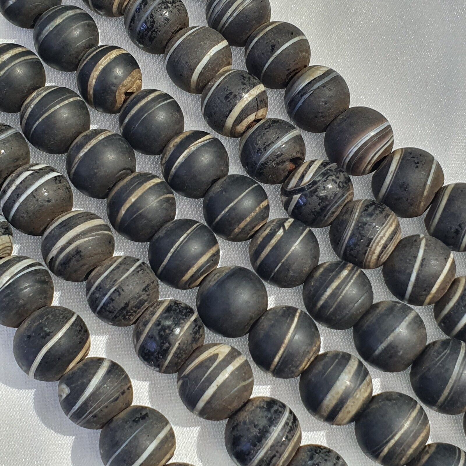Vintage AFRICAN white Stripes Black GLASS ANTIQUE BEADS 17-18MM