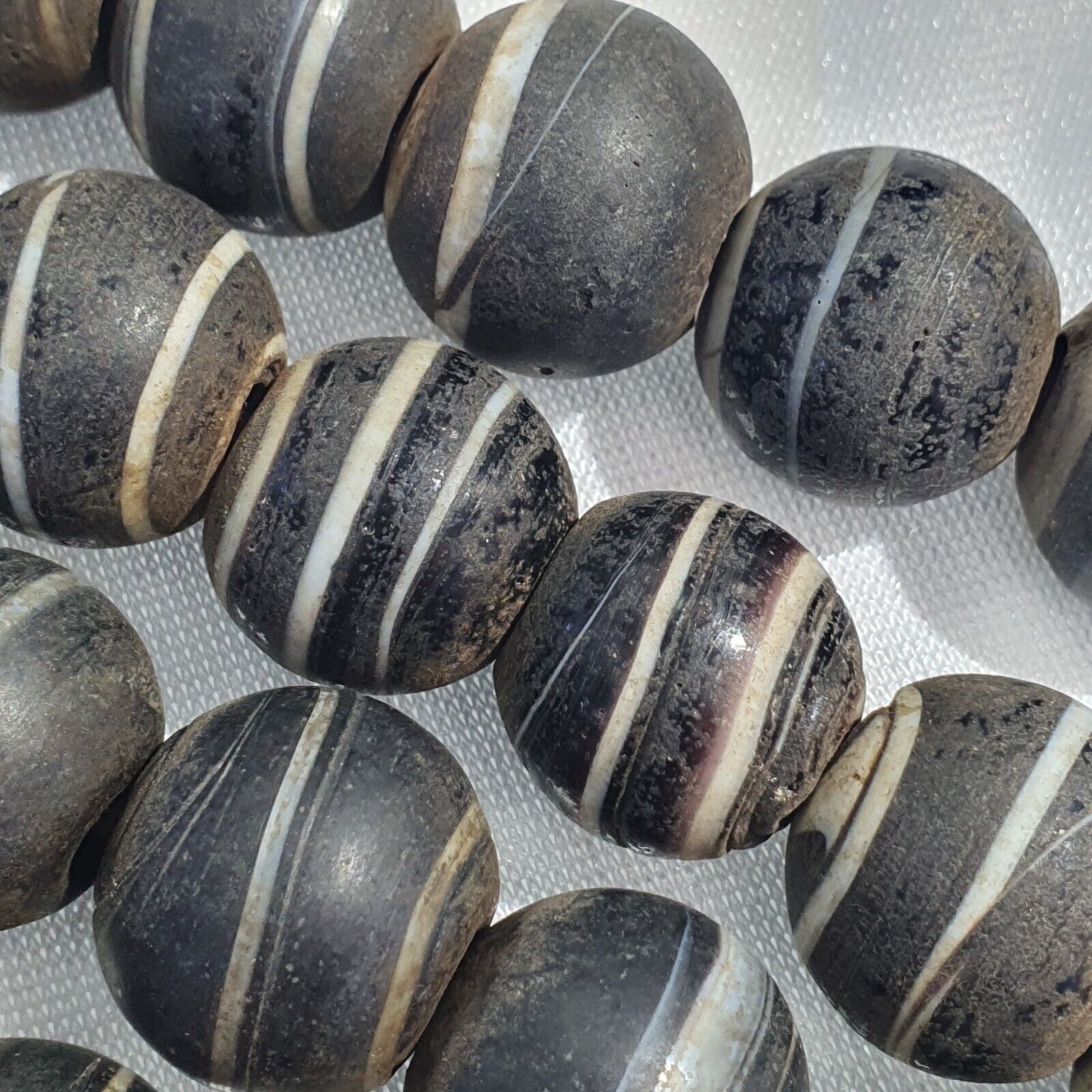 Vintage AFRICAN white Stripes Black GLASS ANTIQUE BEADS 17-18MM