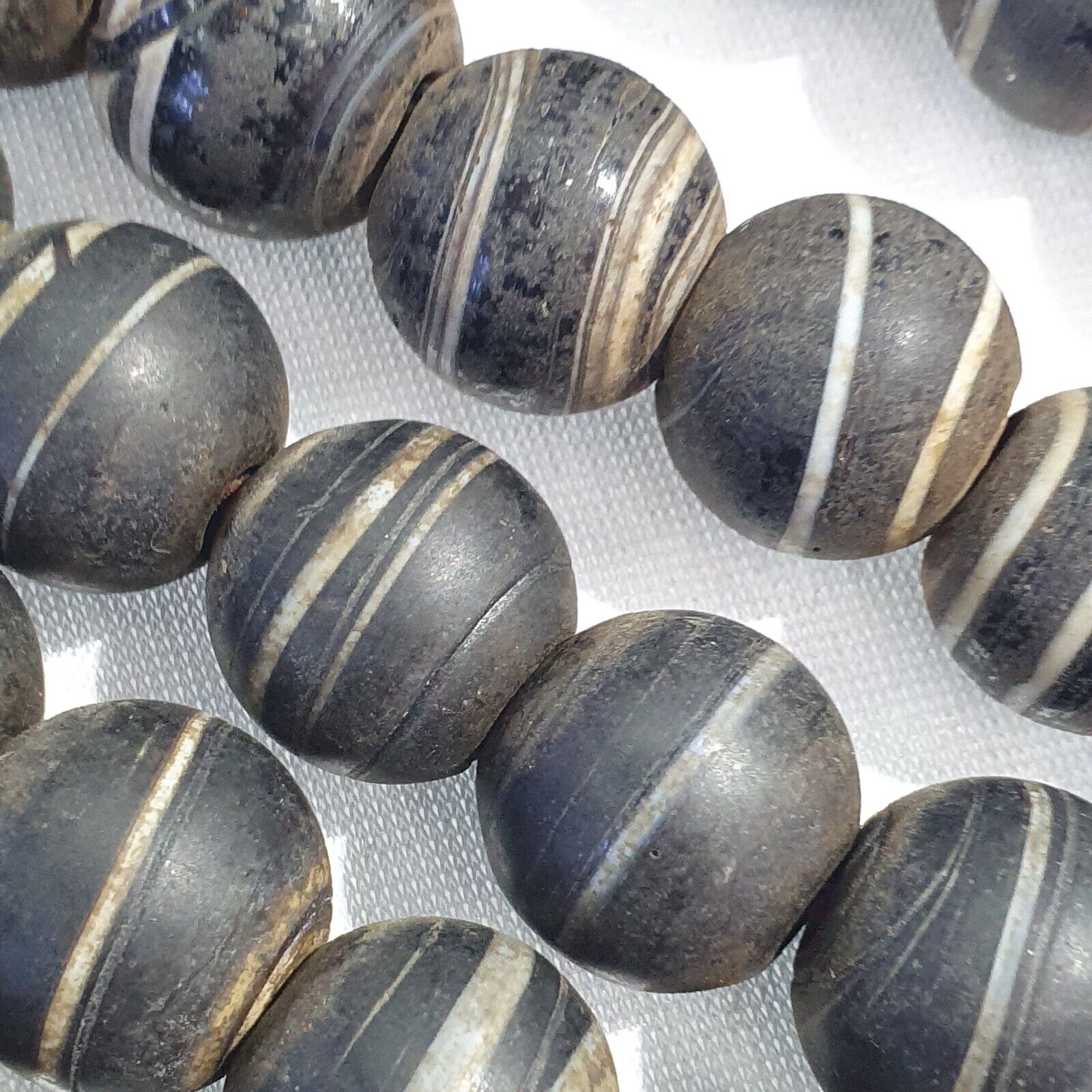 Vintage AFRICAN white Stripes Black GLASS ANTIQUE BEADS 17-18MM