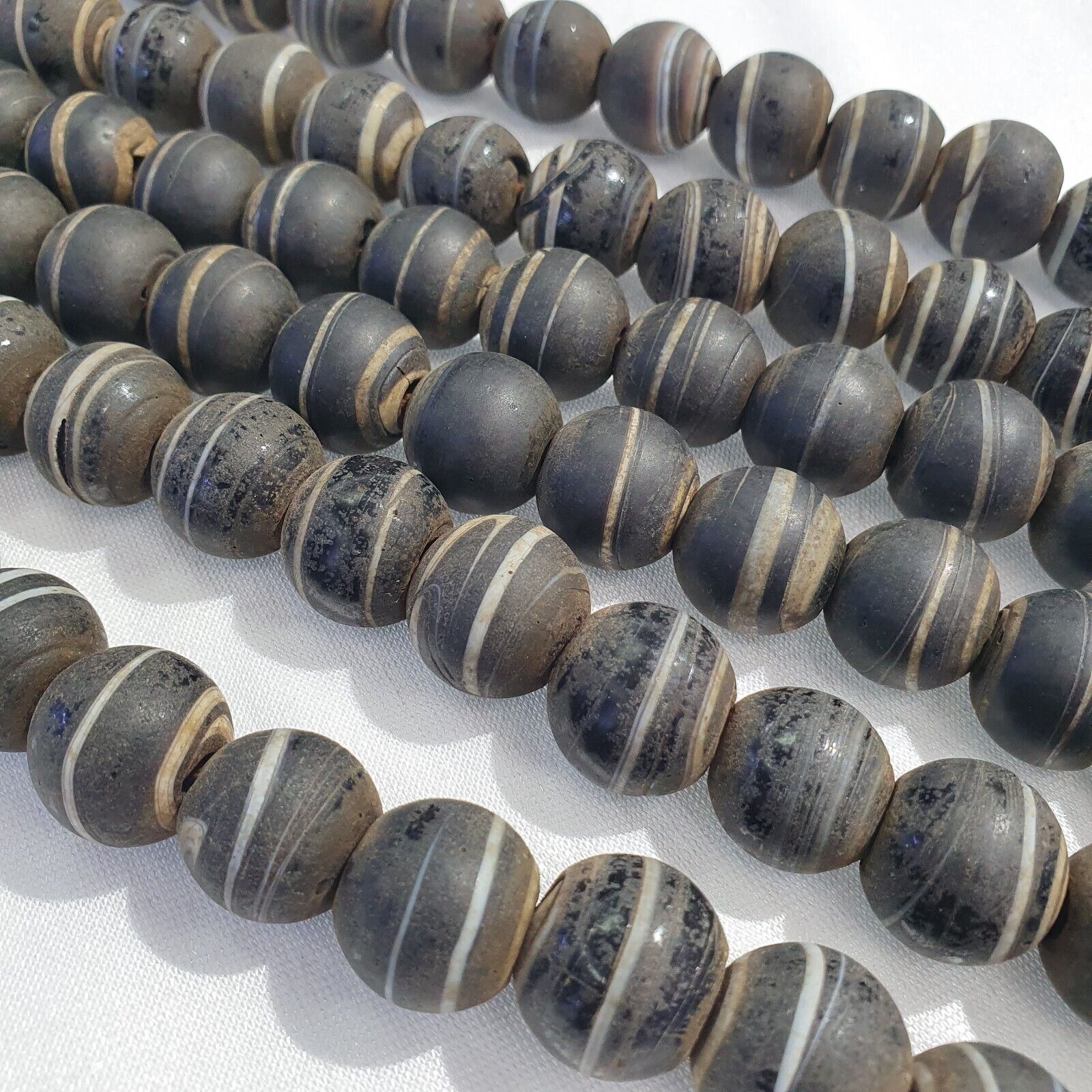 Vintage AFRICAN white Stripes Black GLASS ANTIQUE BEADS 17-18MM