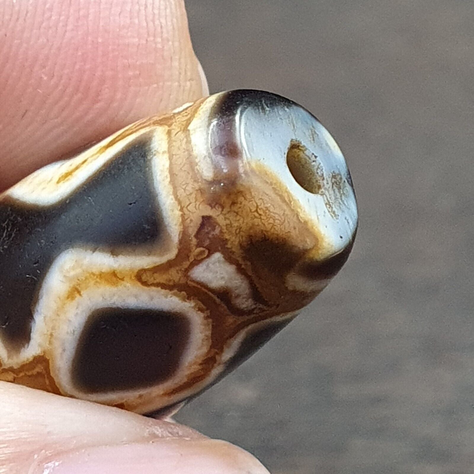 POWERFUL! Vintage Tharu Tibet Very Rare Tibetan Dzi Bead Amulet Dzi