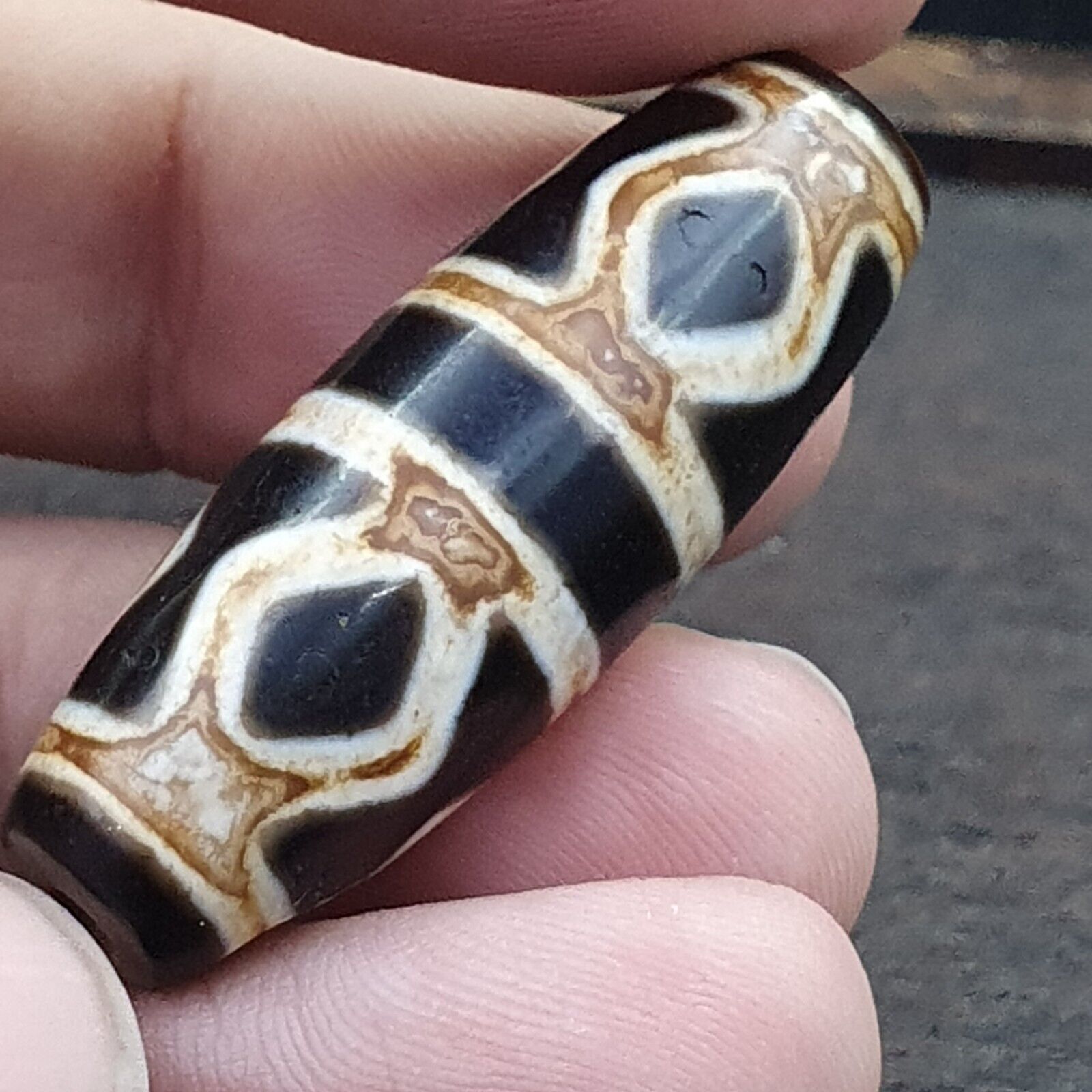 POWERFUL! Vintage Tharu Tibet Very Rare Tibetan Dzi Bead Amulet Dzi