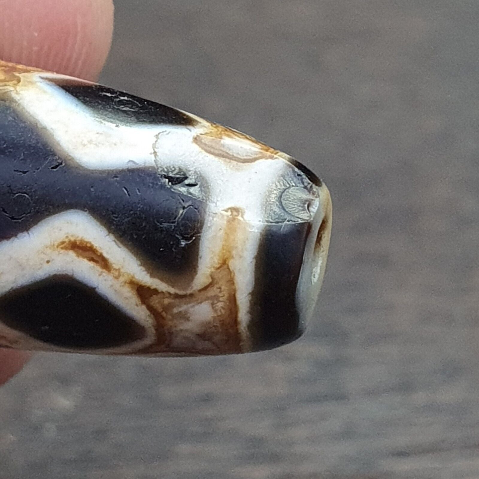 POWERFUL! Vintage Tharu Tibet Very Rare Tibetan Dzi Bead Amulet Dzi