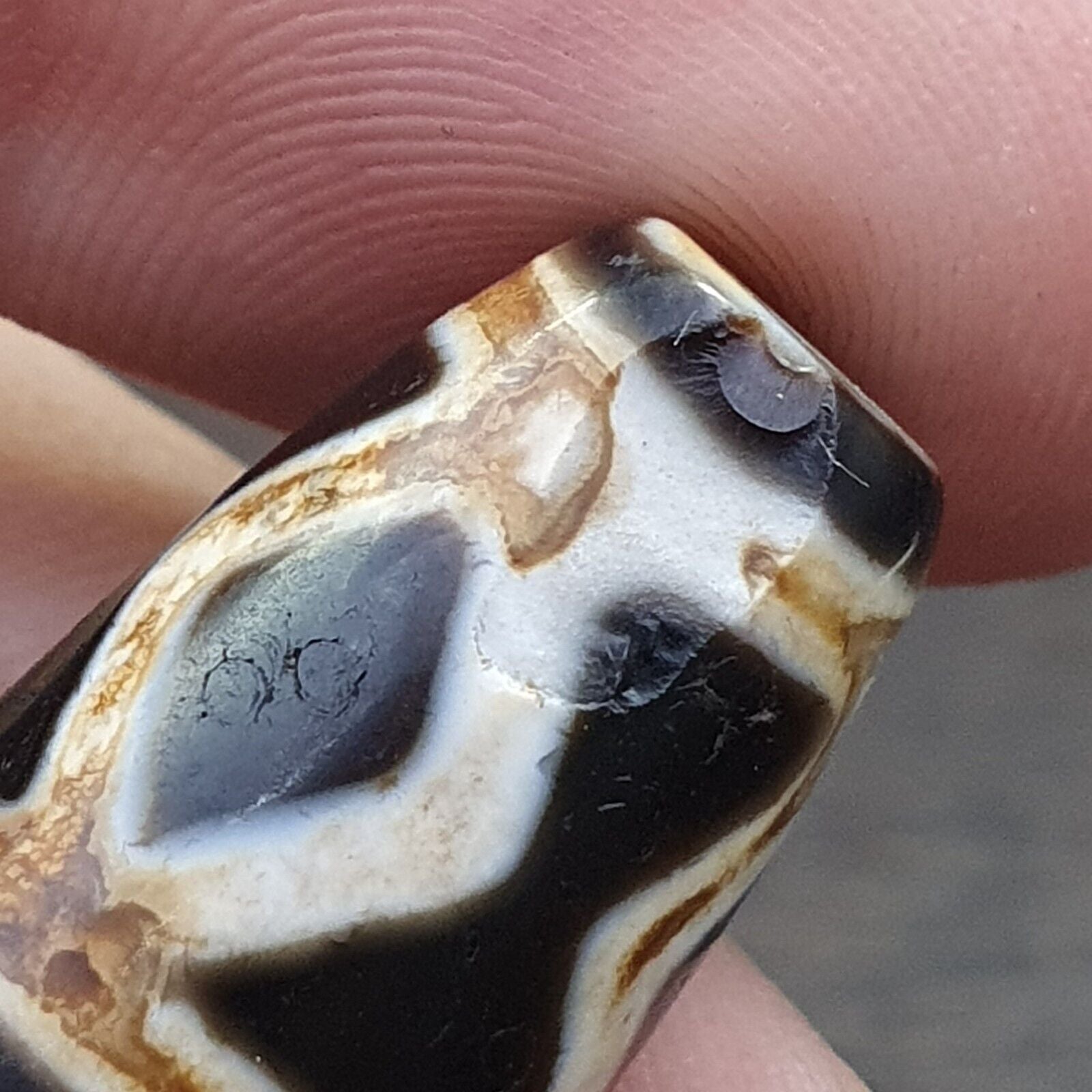 POWERFUL! Vintage Tharu Tibet Very Rare Tibetan Dzi Bead Amulet Dzi
