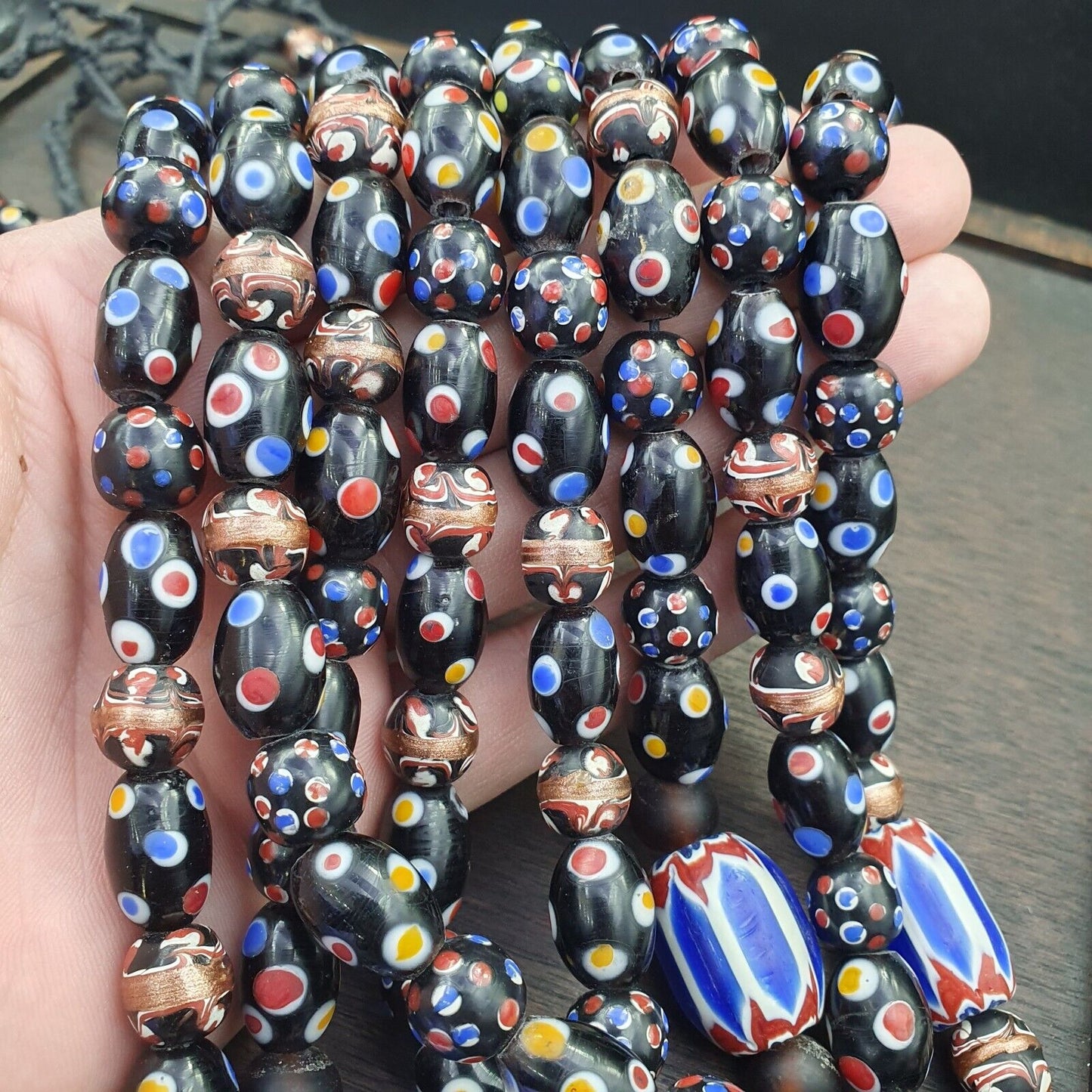 Venezianische Stilperlen Old Chevron Skunk Gepunktete Augen Glasperlen Langer Strang