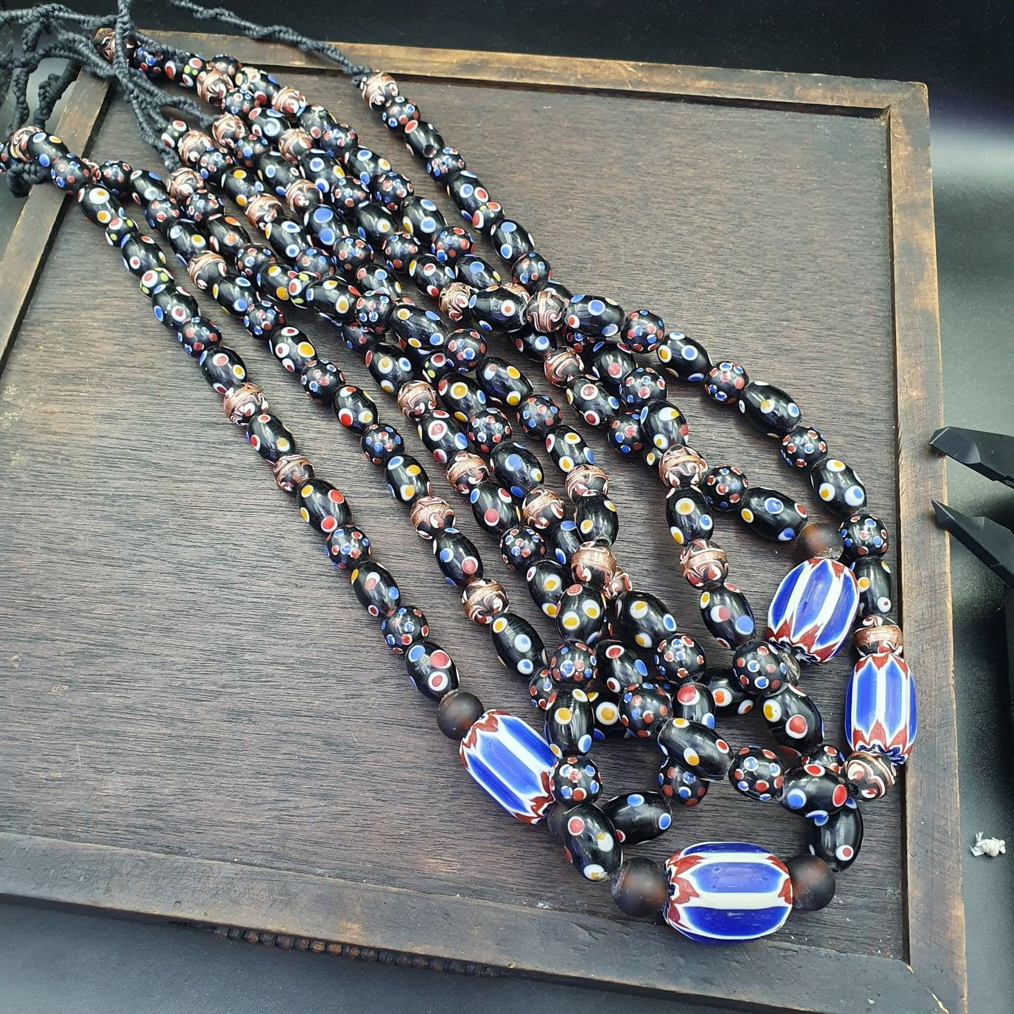 Venezianische Stilperlen Old Chevron Skunk Gepunktete Augen Glasperlen Langer Strang