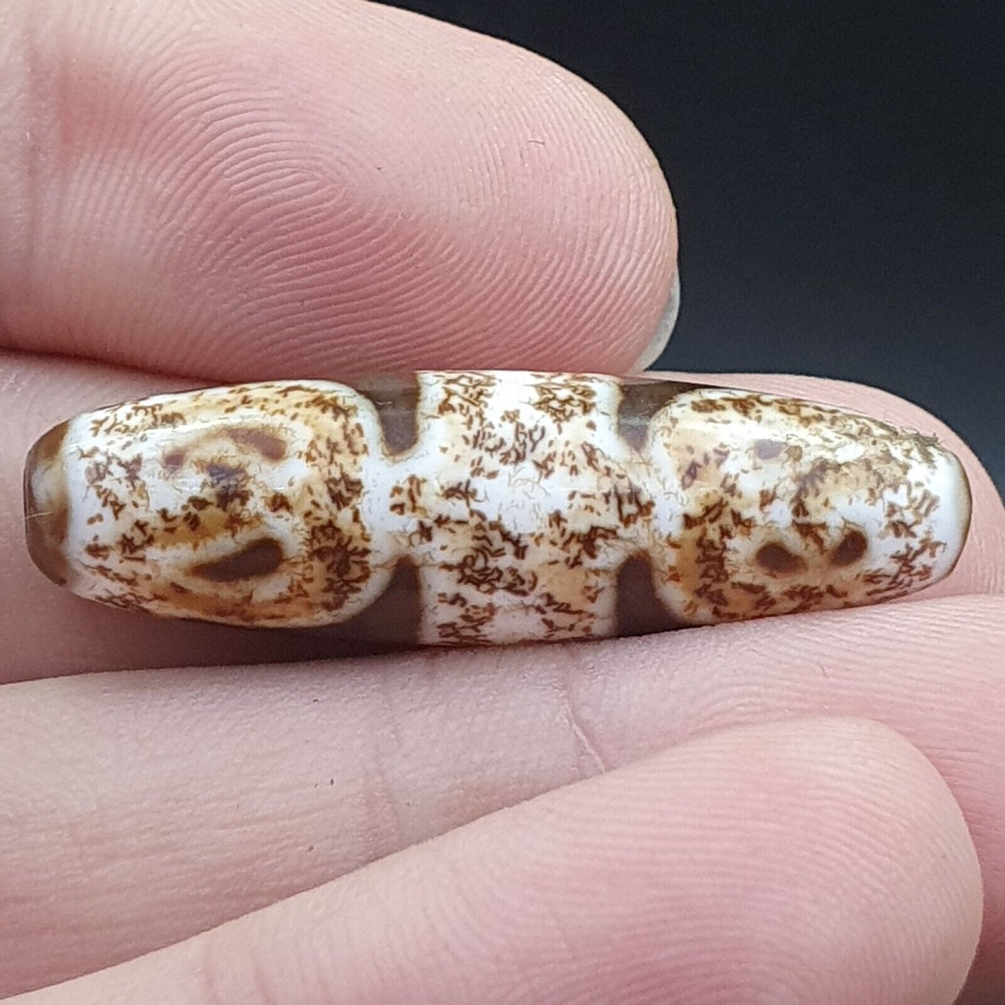 Seltenes Sammlerstück aus tibetischem Achatstein mit verrosteten Augen, Dzi-Perlenamulett BD-25-2 