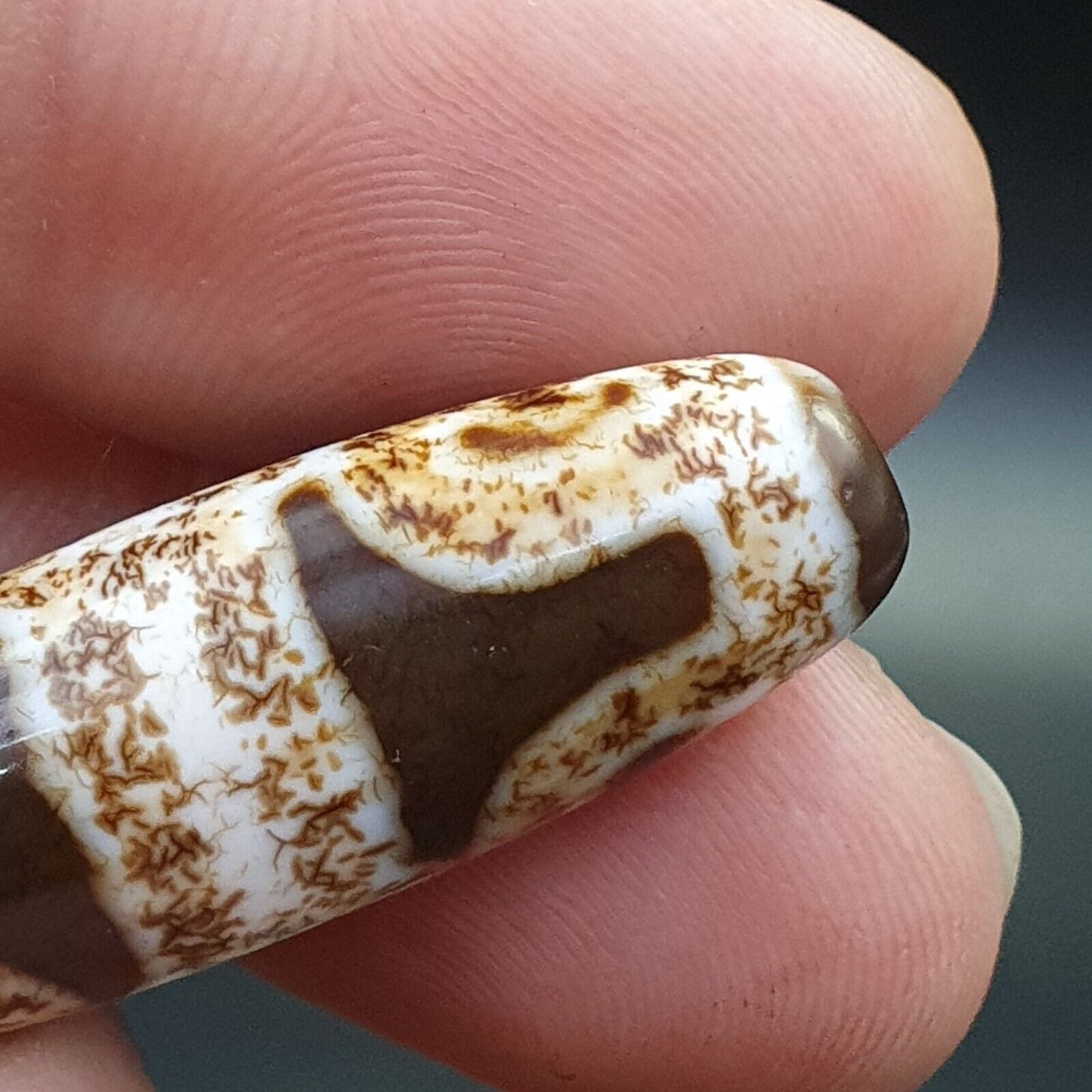 Seltenes Sammlerstück aus tibetischem Achatstein mit verrosteten Augen, Dzi-Perlenamulett BD-25-2 