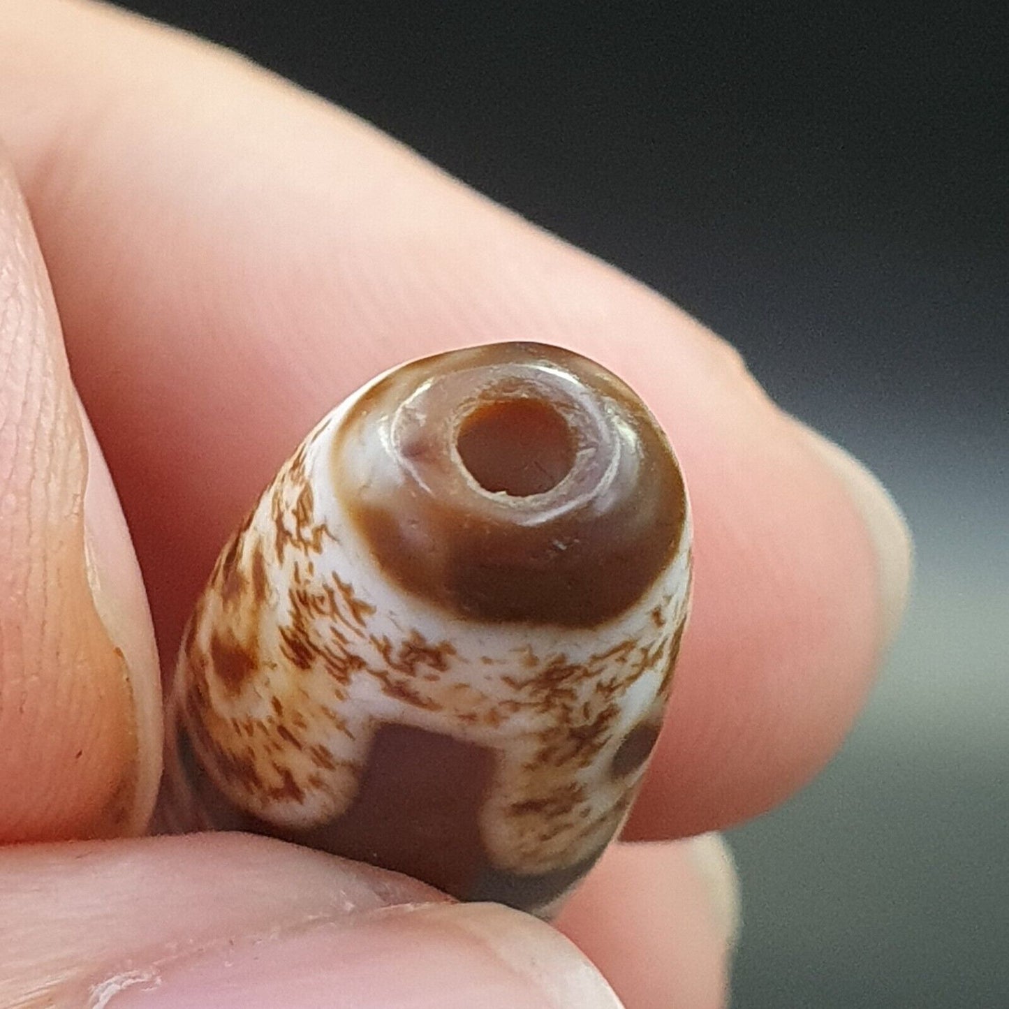 Seltenes Sammlerstück aus tibetischem Achatstein mit verrosteten Augen, Dzi-Perlenamulett BD-25-2 