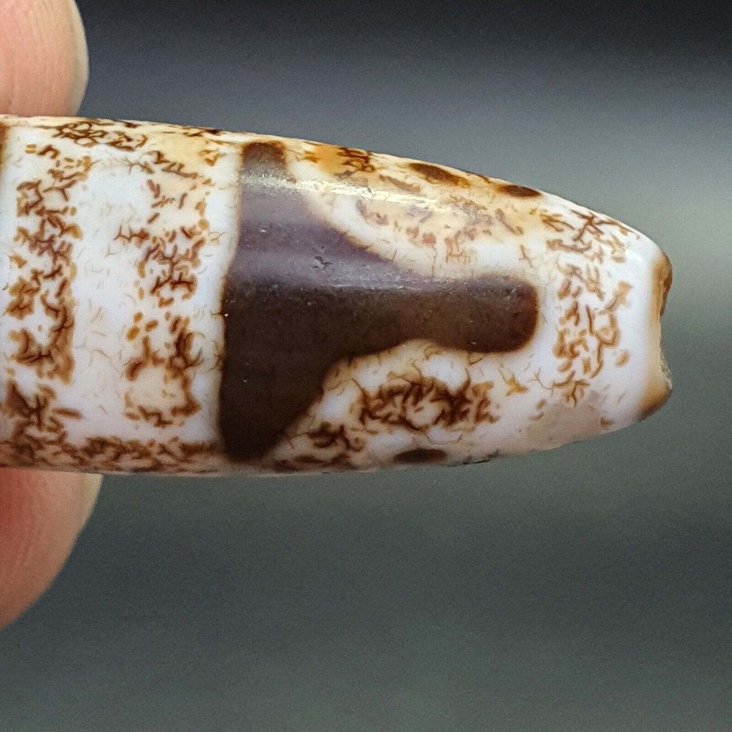 Seltenes Sammlerstück aus tibetischem Achatstein mit verrosteten Augen, Dzi-Perlenamulett BD-25-2 