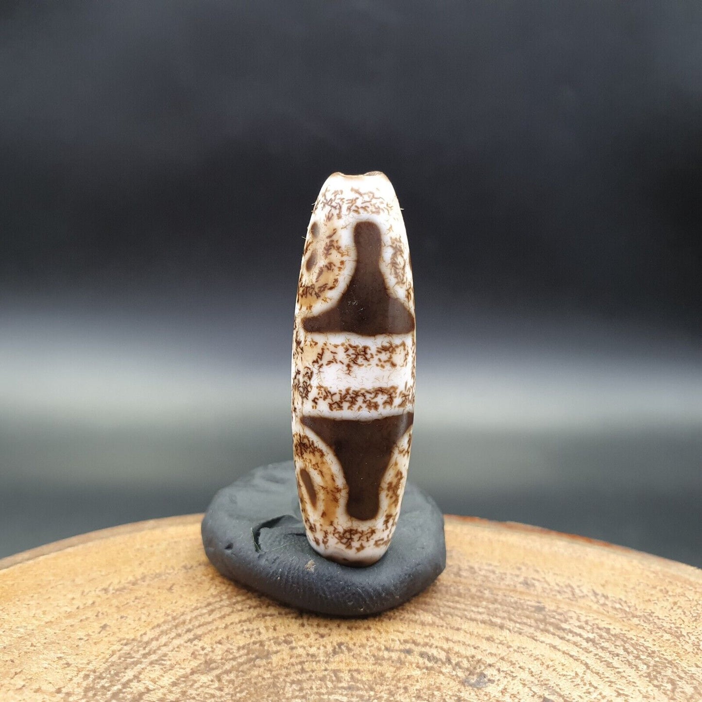 Seltenes Sammlerstück aus tibetischem Achatstein mit verrosteten Augen, Dzi-Perlenamulett BD-25-2 