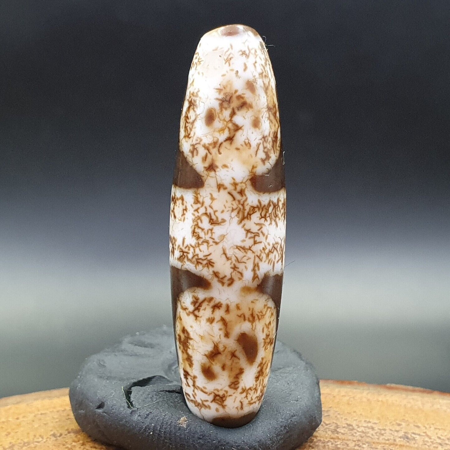 Seltenes Sammlerstück aus tibetischem Achatstein mit verrosteten Augen, Dzi-Perlenamulett BD-25-2 