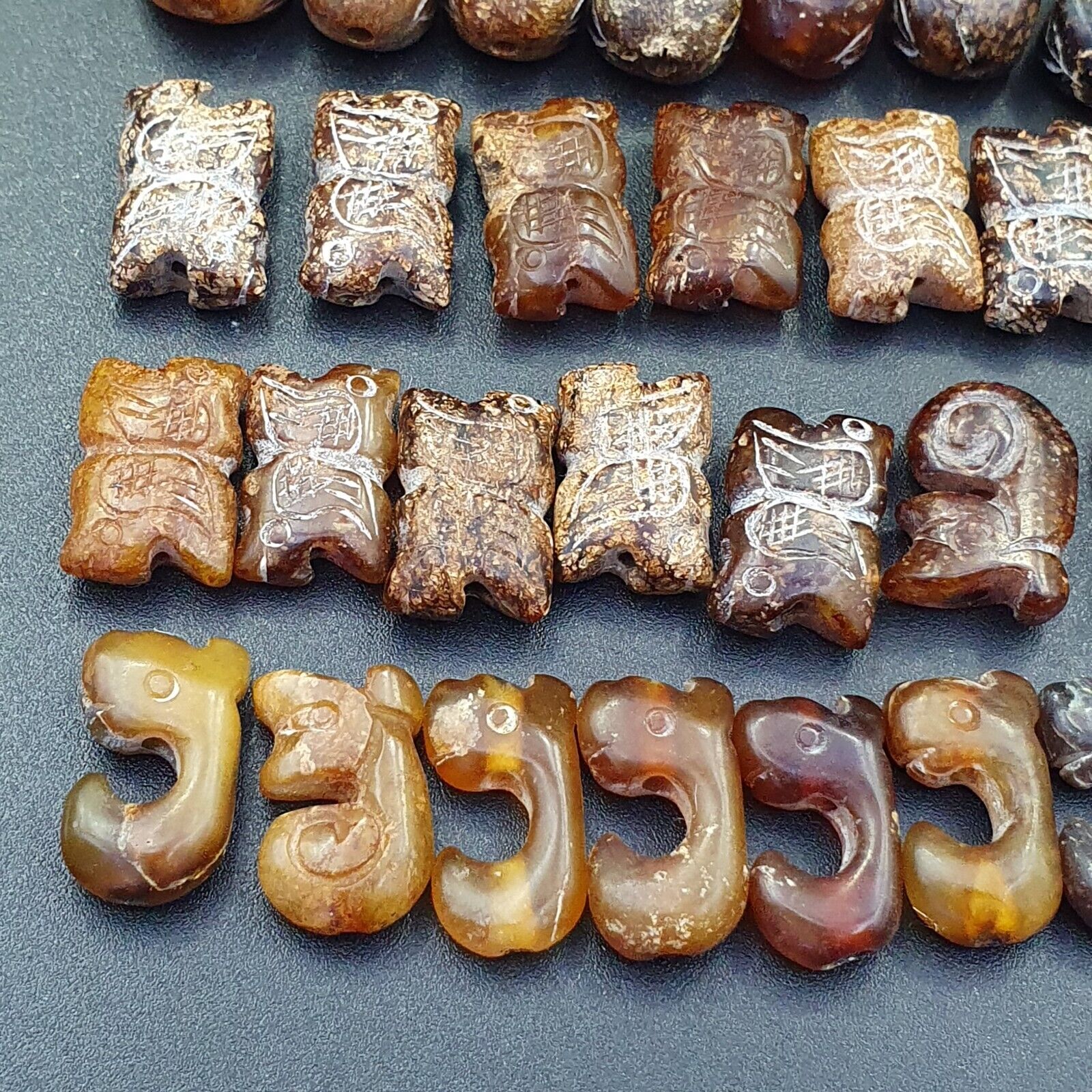 Lot 40 Pieces Antique CHINESE Brown carving jade JADE BEADS.