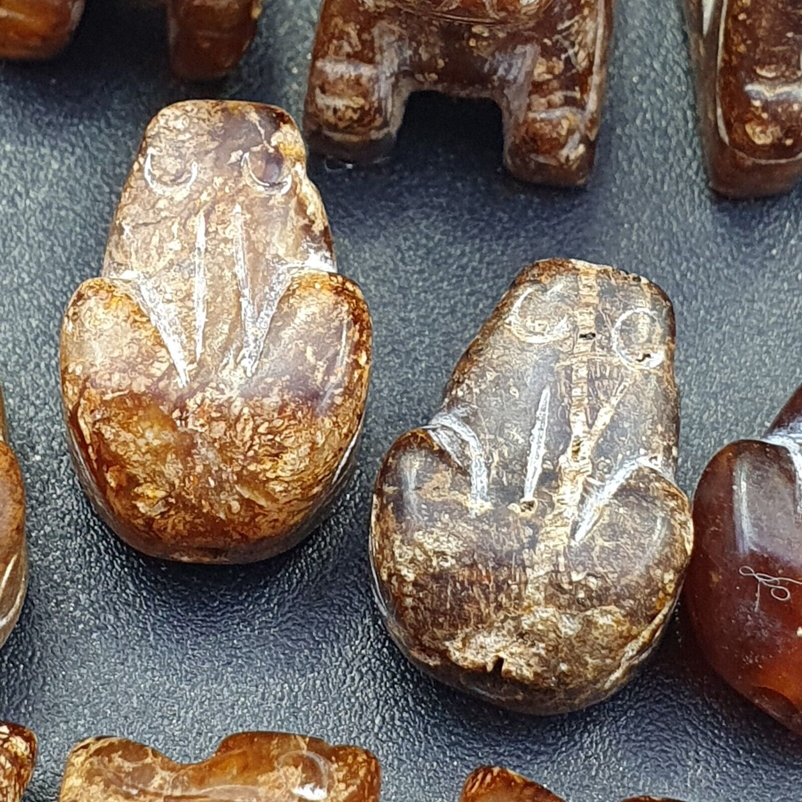 Lot 40 Pieces Antique CHINESE Brown carving jade JADE BEADS.