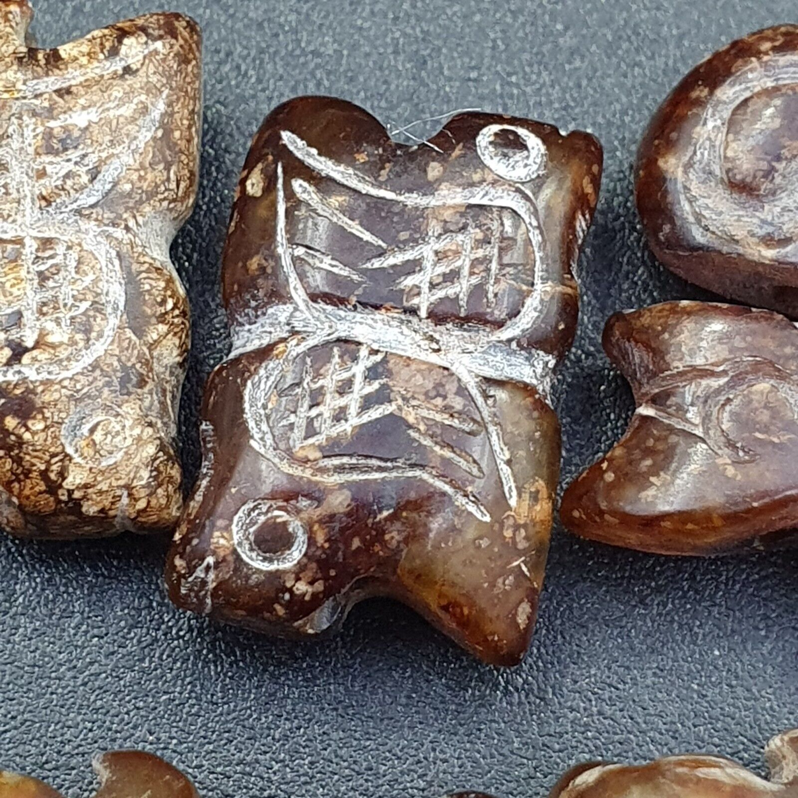 Lot 40 Pieces Antique CHINESE Brown carving jade JADE BEADS.