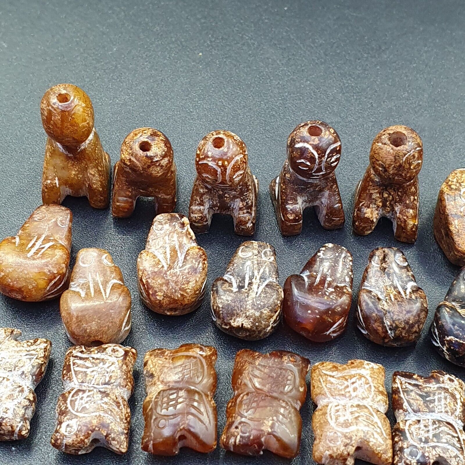 Lot 40 Pieces Antique CHINESE Brown carving jade JADE BEADS.