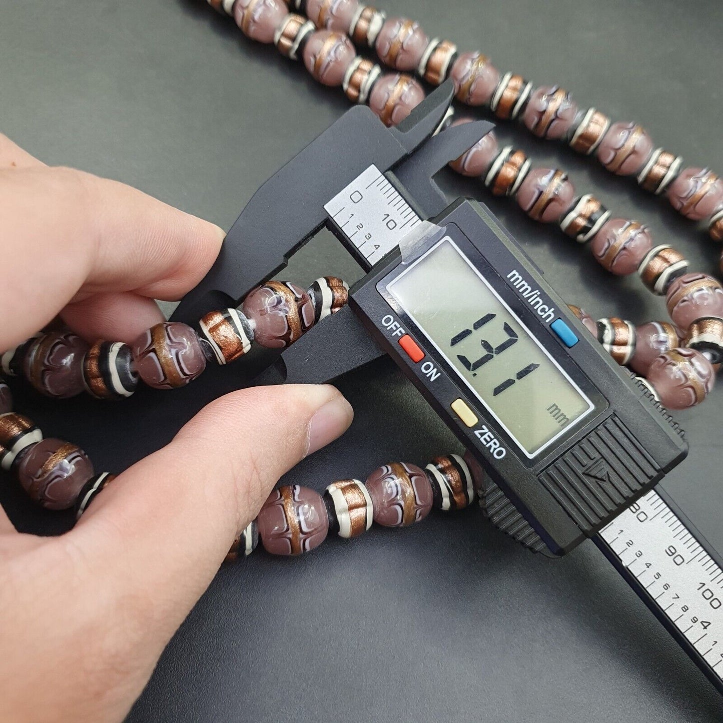 復古東陵 Millefiori 黑色粉色精美玻璃珠 13 毫米 24 英寸項鍊