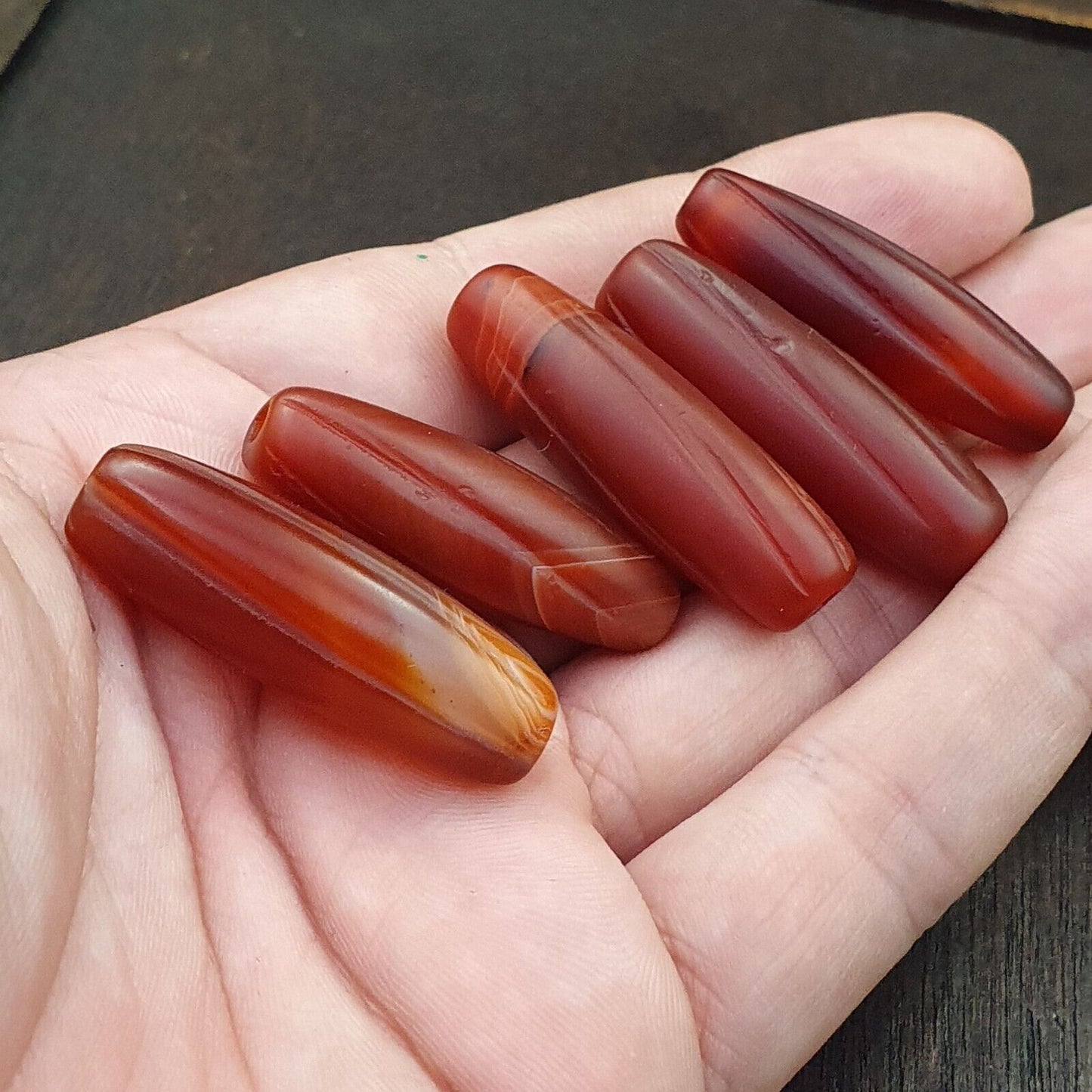 Lot 10 antike rote Schnitz-Achat-Himalaya-tibetische Achat-Karneolperlen 