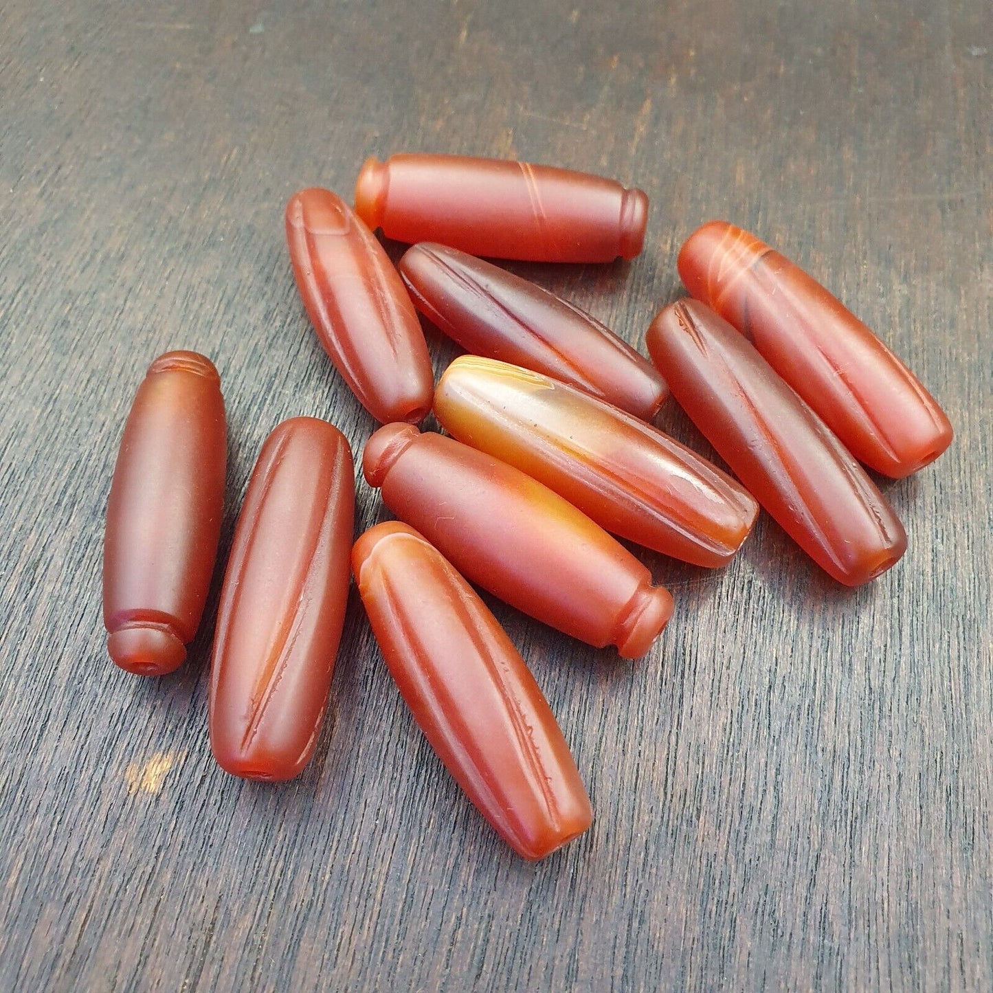 Lot 10 antike rote Schnitz-Achat-Himalaya-tibetische Achat-Karneolperlen 