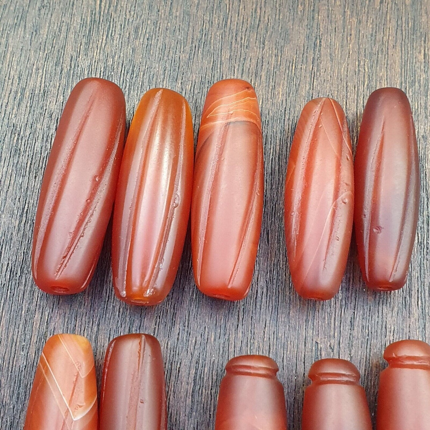 Lot 10 antike rote Schnitz-Achat-Himalaya-tibetische Achat-Karneolperlen 
