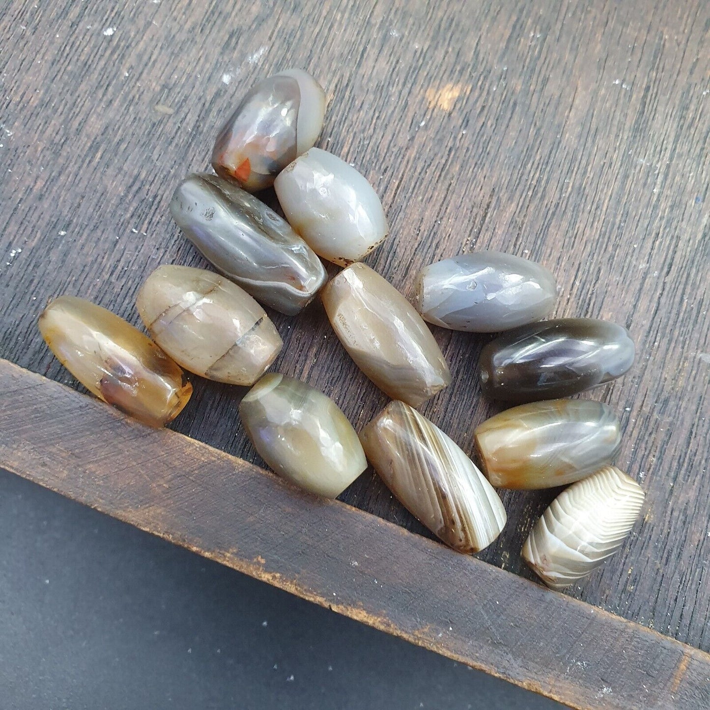 Himalaya-tibetischer Achat, alte Achatperlen, Lot 12 Stück