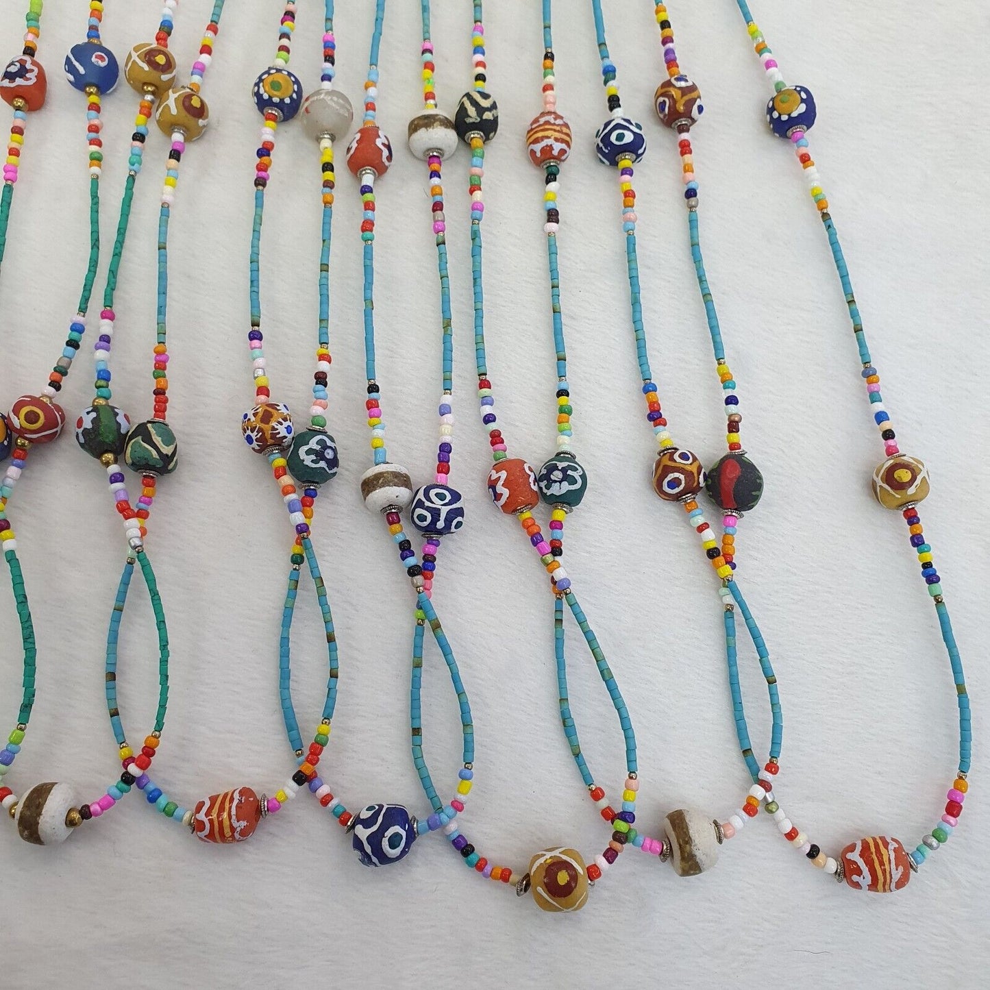 Lot 2 Stück afrikanische Glasperlen Winzige türkisfarbene Saatglasperlen Halsketten SD-3