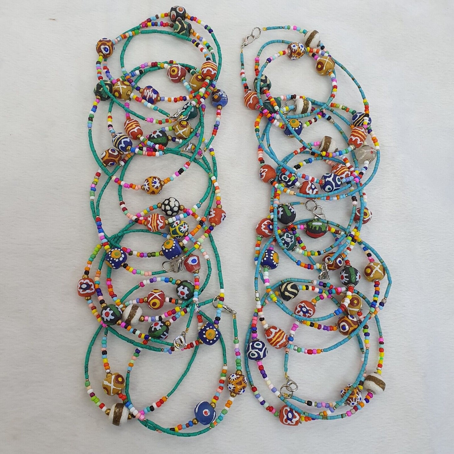 Lot 2 Stück afrikanische Glasperlen Winzige türkisfarbene Saatglasperlen Halsketten SD-3
