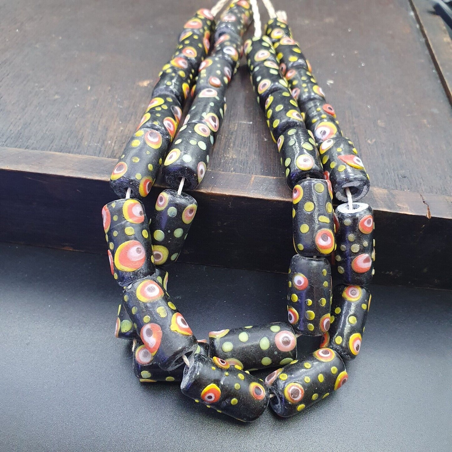 Vintage Schwarze Gabri Augen Glasperlen Strang