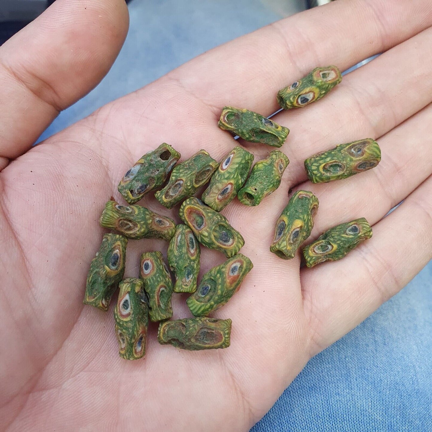 古董綠色加布里紅眼玻璃珠串批量 17 顆