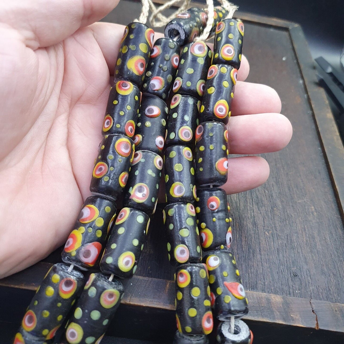 Vintage Schwarze Gabri Augen Glasperlen Strang