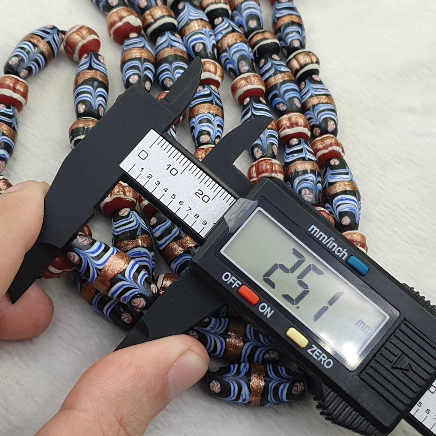 復古 Millefiori 花式羽毛東陵玻璃珠 25×10 毫米 |長鏈