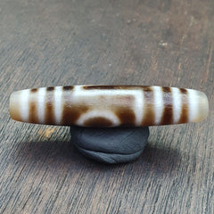 Agate 2 Eyes Tibetan Nepalese dzi bead pendant Agate Dzi Bead Amulet