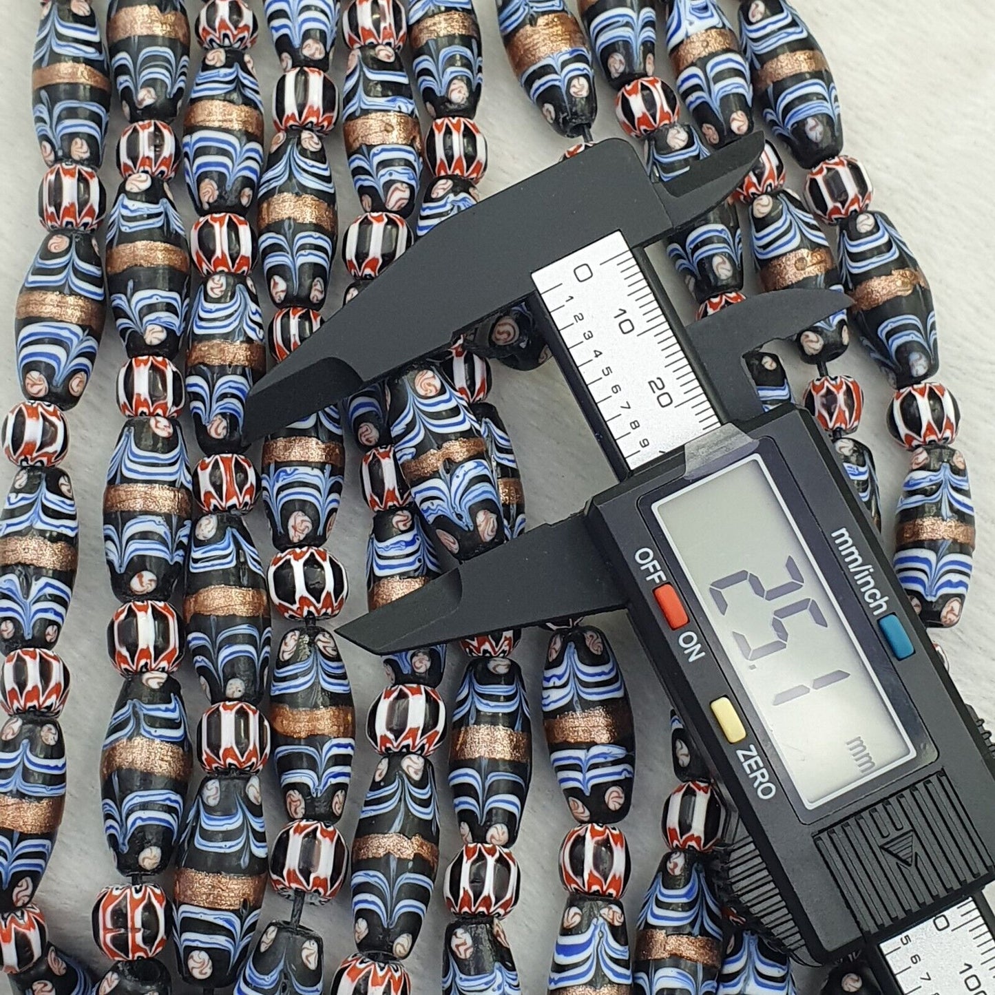 復古 Millefiori 花式羽毛和 V 形玻璃珠 25×10 毫米 |長鏈