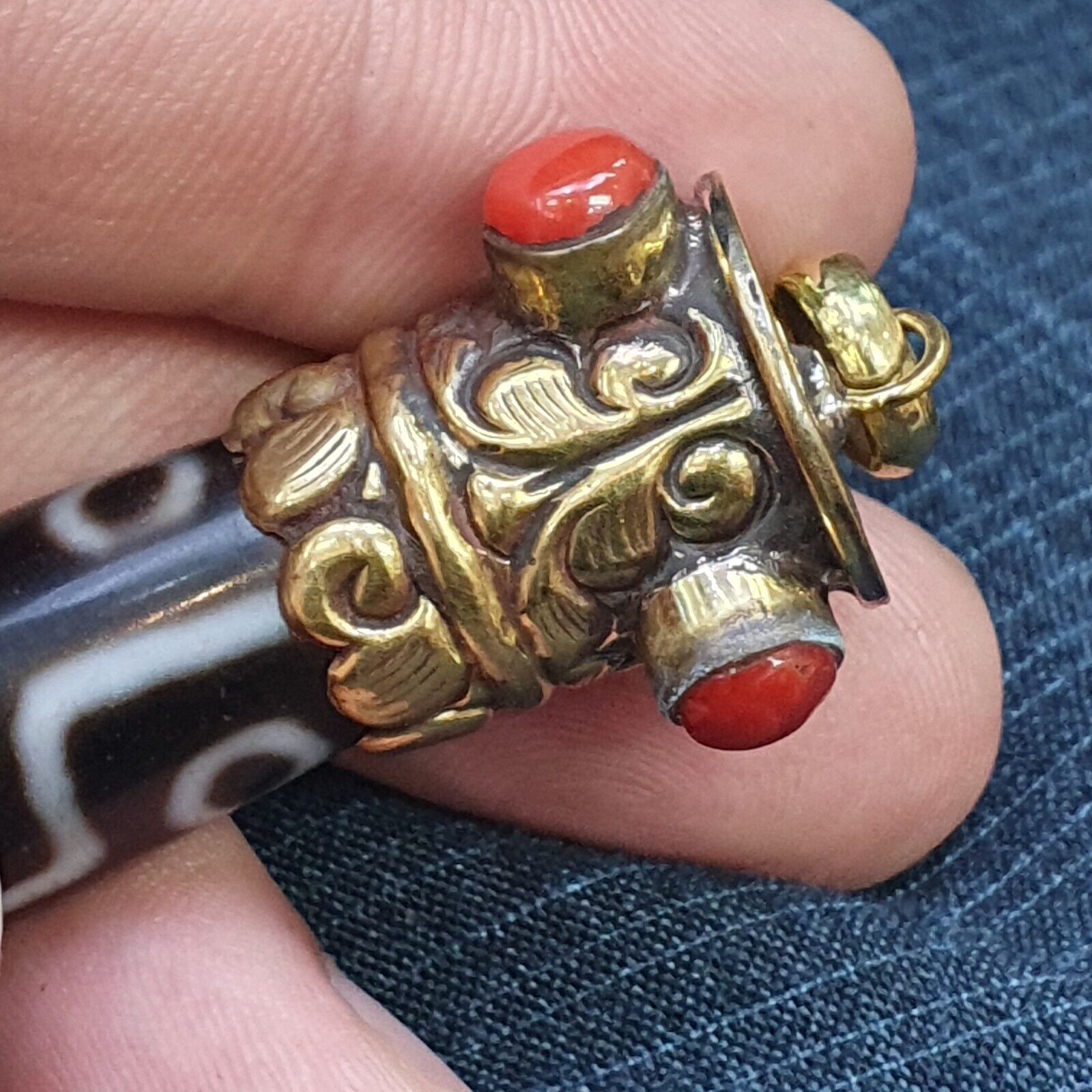Amazing Corals Agate 9 Eyes Tibetan Nepalese dzi bead pendant  Dzi Bead Amulet