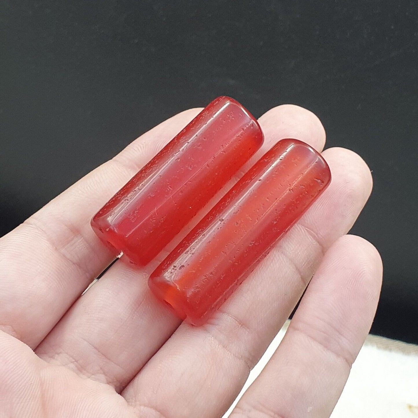 Lot 2 Antike rote Achat-Karneolperle aus tibetischem, afrikanischem Himalaya-Achat 