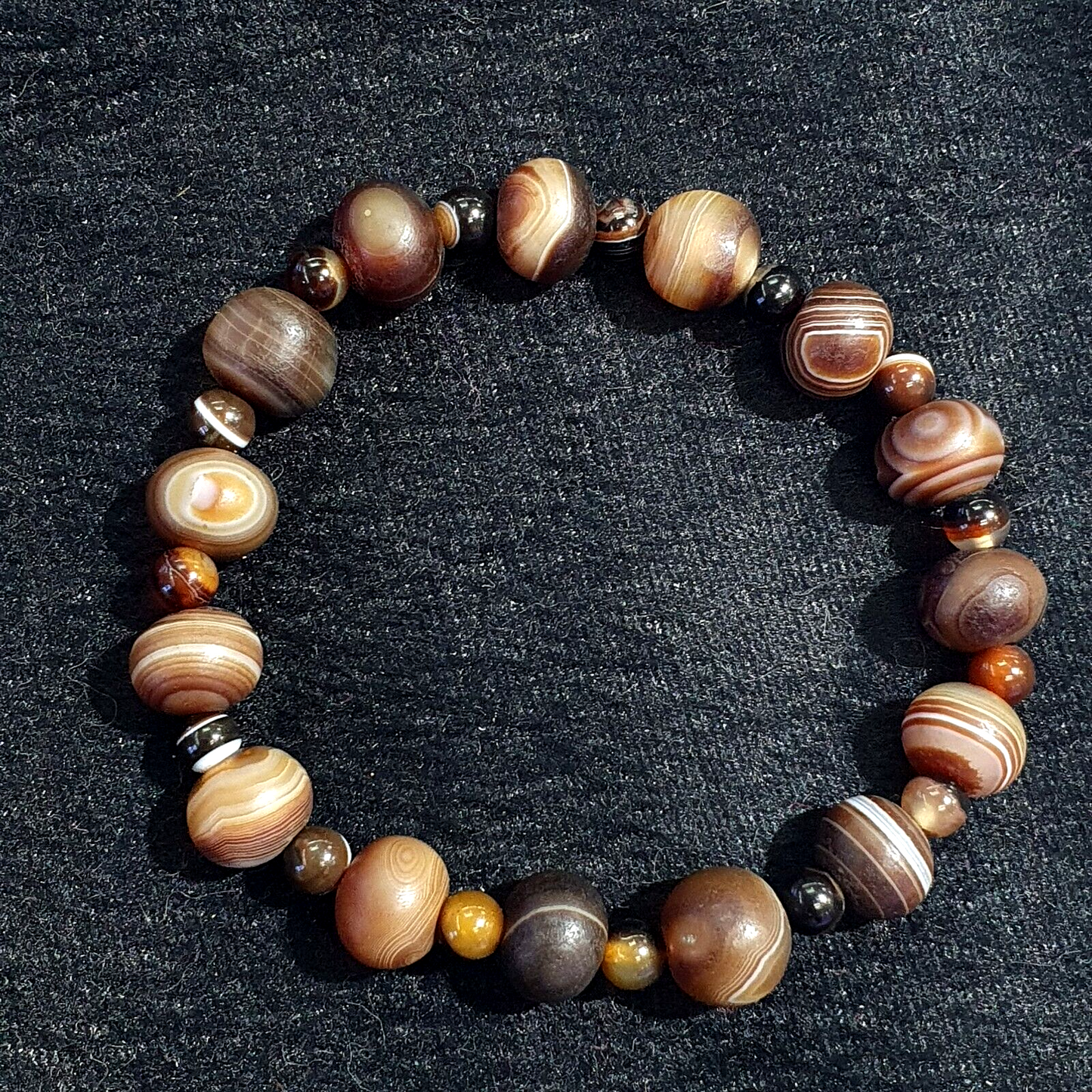 Antike indotibetische Soleimani Achat Perlen, Perlenarmband Amulett 16 Perlen