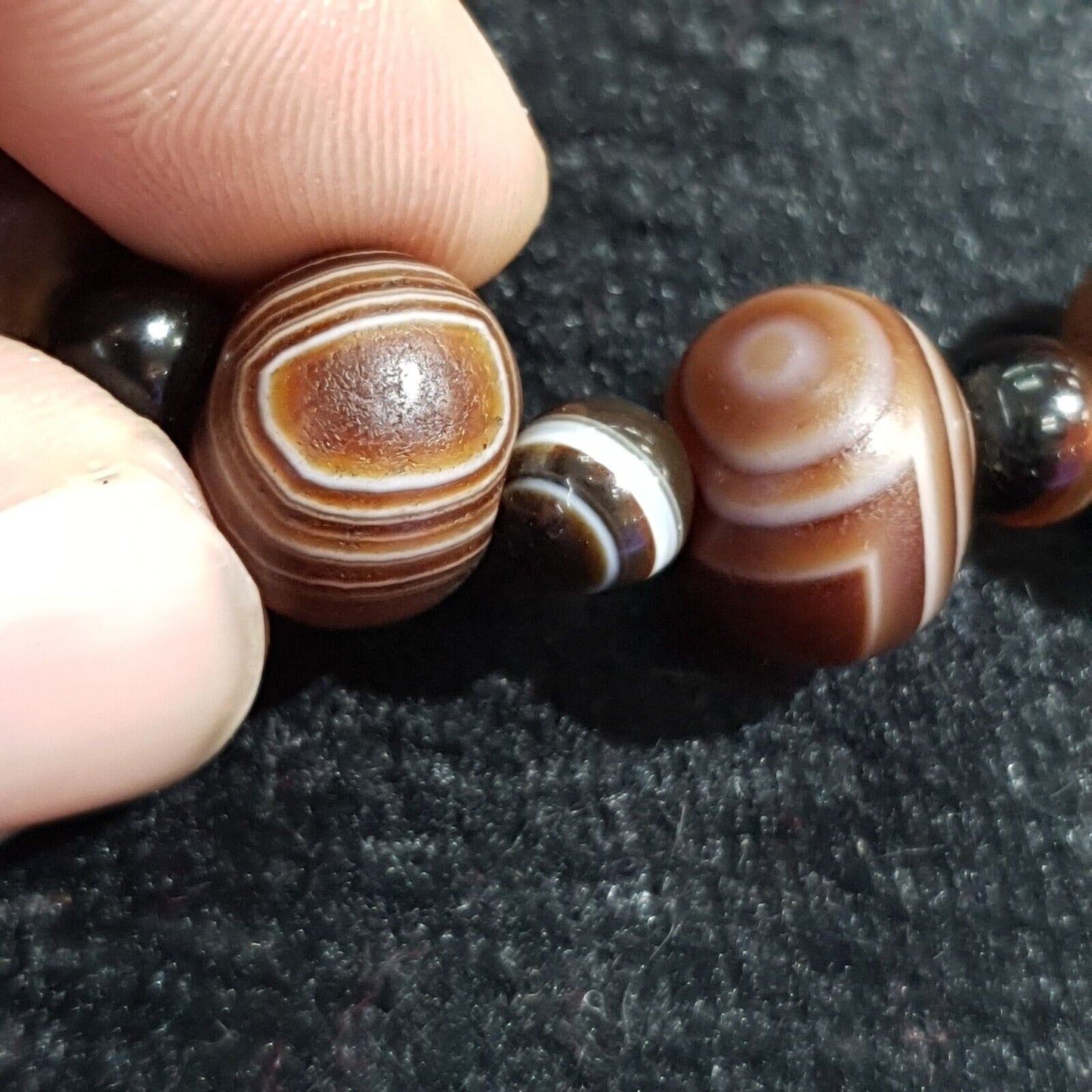 Antike indotibetische Soleimani Achat Perlen, Perlenarmband Amulett 16 Perlen