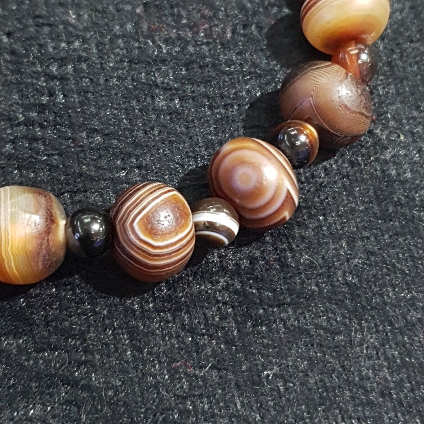 Antike indotibetische Soleimani Achat Perlen, Perlenarmband Amulett 16 Perlen