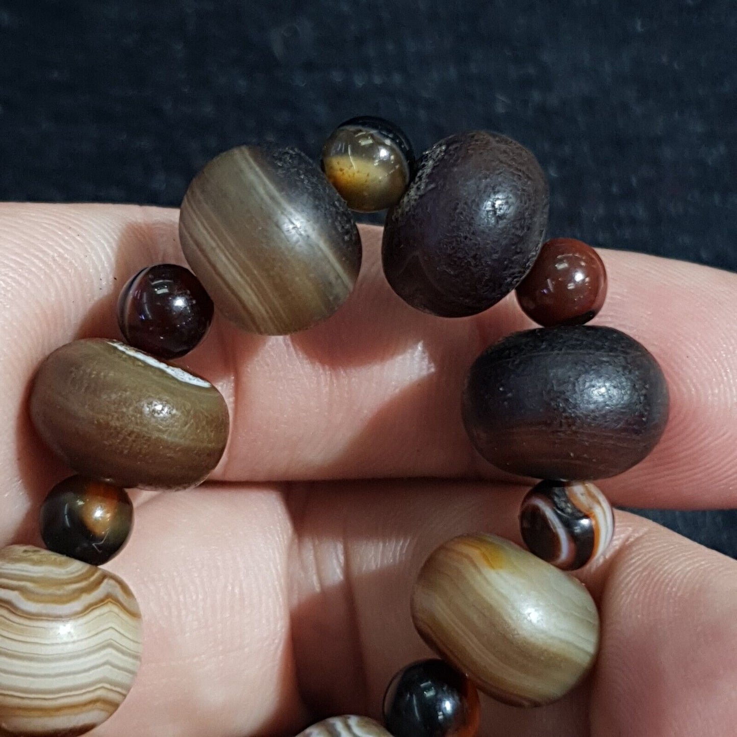 Antike indotibetische Soleimani Achat Perlen, Perlenarmband Amulett 14 Perlen