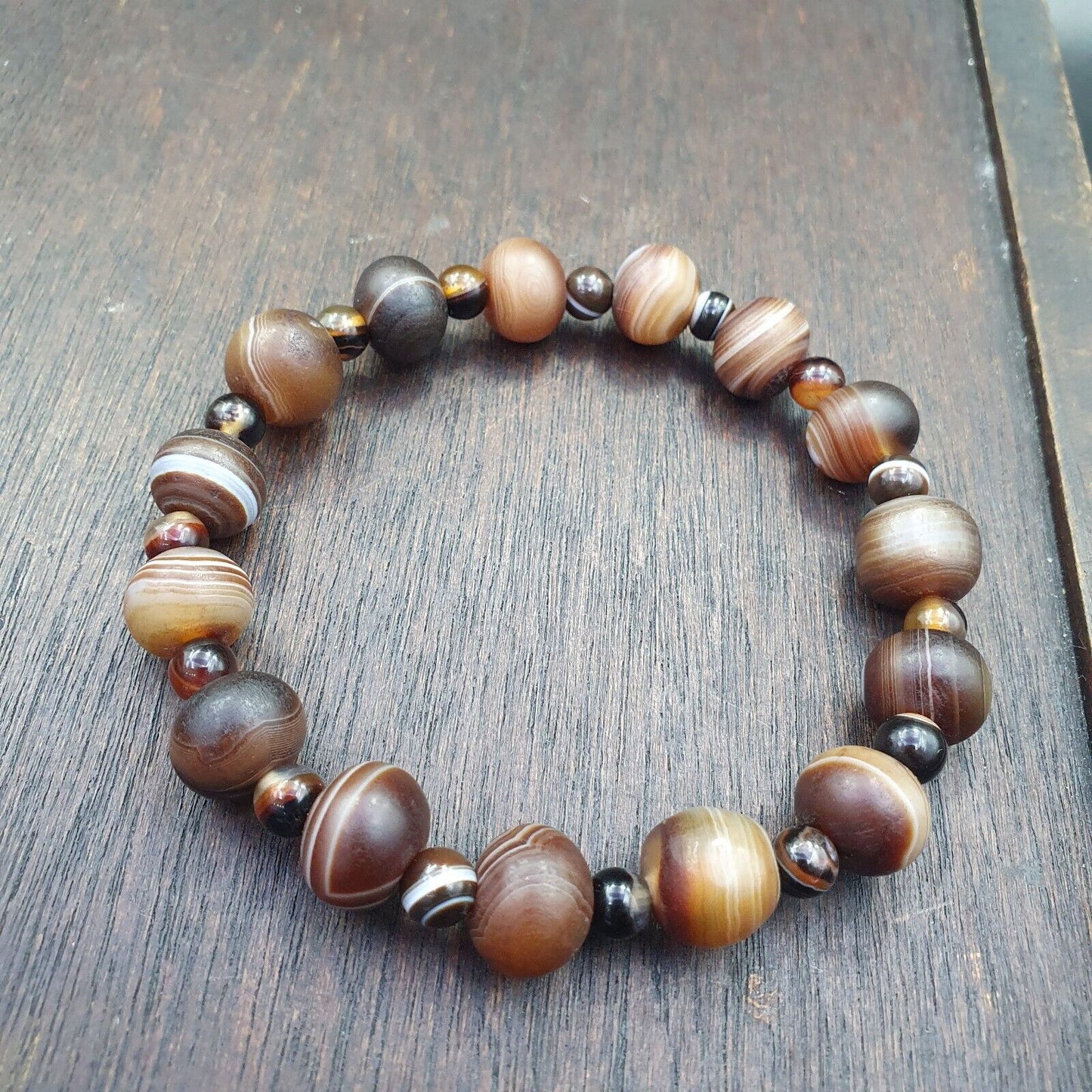Antike indotibetische Soleimani Achat Perlen, Perlenarmband Amulett 16 Perlen