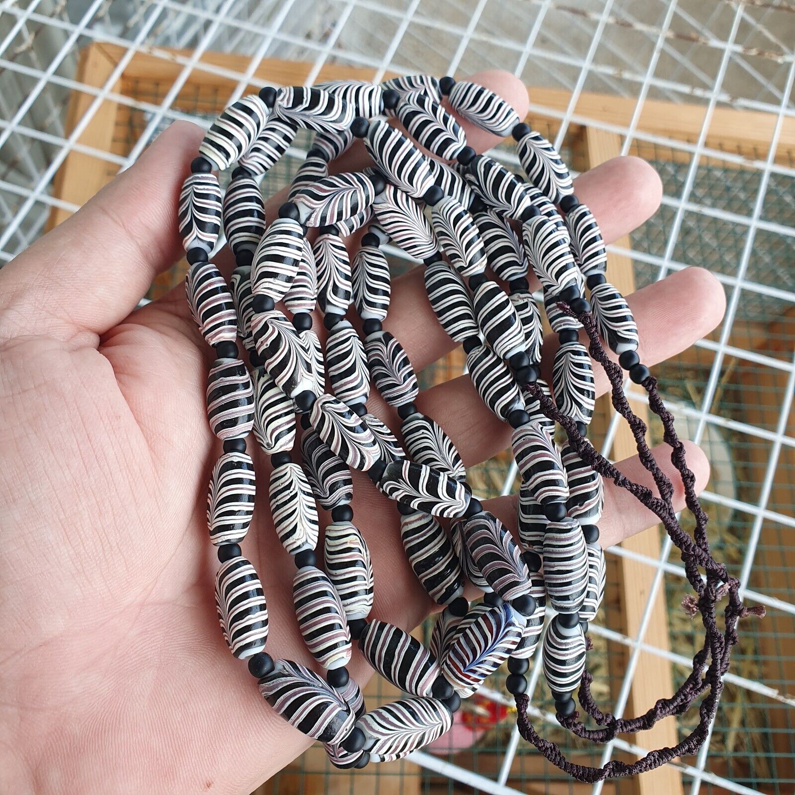 Vintage Venerano ART Fancy Black Feather Beads 18x9.5MM GLASS BEADS  Necklace